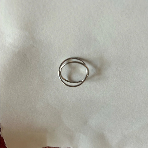 3/$20 Classic Silver Tone Thin Crossed X Loop Shaped Ring - Picture 3 of 5